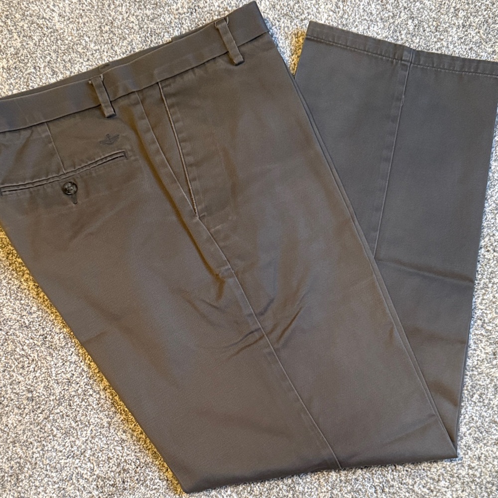 Dockers Men's Gray Chinos